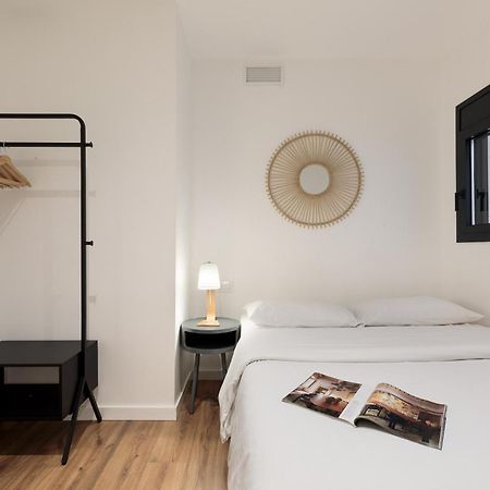 Urban Chill Apartments By Olala Homes โอสปิตาเล็ต เดอ โยเบรกัต ภายนอก รูปภาพ