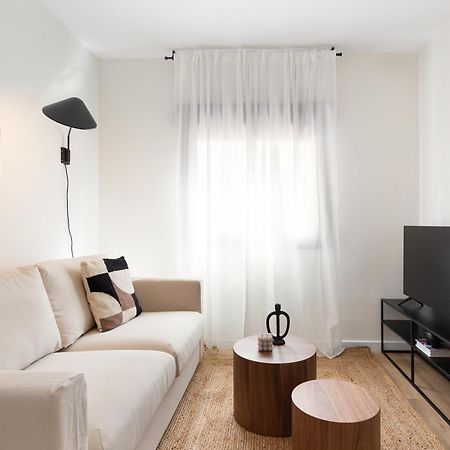 Urban Chill Apartments By Olala Homes โอสปิตาเล็ต เดอ โยเบรกัต ภายนอก รูปภาพ