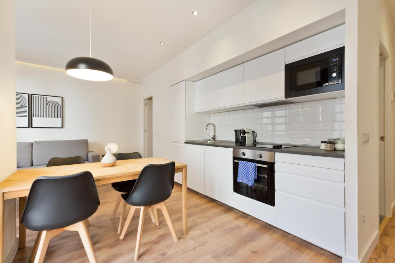 Urban Chill Apartments By Olala Homes โอสปิตาเล็ต เดอ โยเบรกัต ภายนอก รูปภาพ