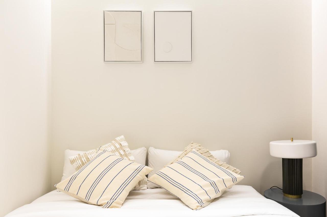 Urban Chill Apartments By Olala Homes โอสปิตาเล็ต เดอ โยเบรกัต ภายนอก รูปภาพ