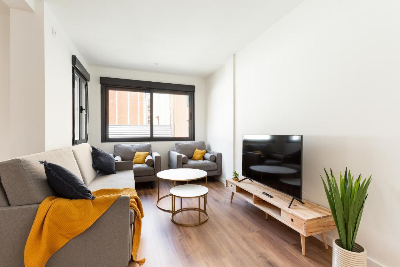 Urban Chill Apartments By Olala Homes โอสปิตาเล็ต เดอ โยเบรกัต ภายนอก รูปภาพ