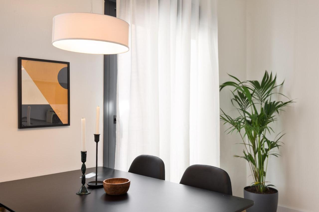 Urban Chill Apartments By Olala Homes โอสปิตาเล็ต เดอ โยเบรกัต ภายนอก รูปภาพ