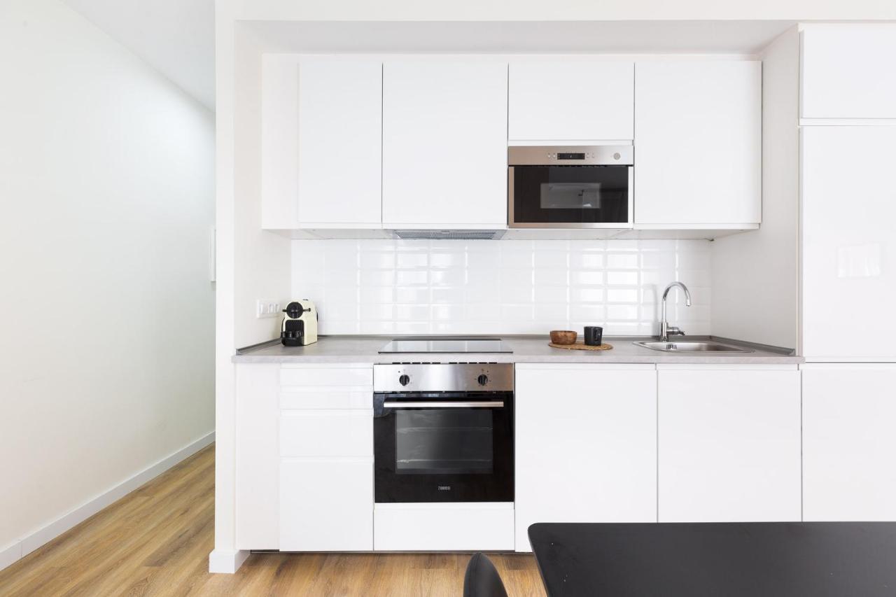 Urban Chill Apartments By Olala Homes โอสปิตาเล็ต เดอ โยเบรกัต ภายนอก รูปภาพ