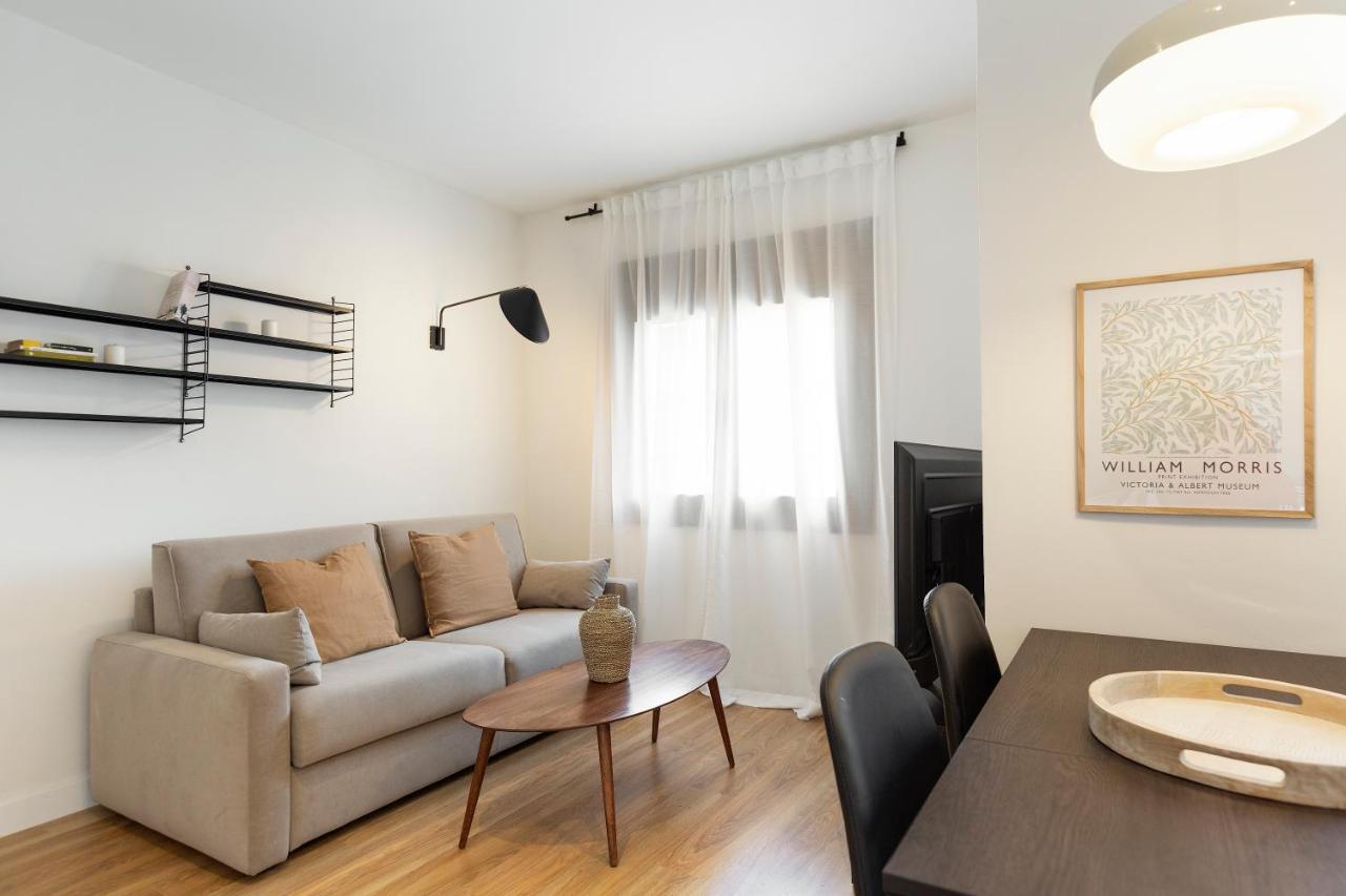 Urban Chill Apartments By Olala Homes โอสปิตาเล็ต เดอ โยเบรกัต ภายนอก รูปภาพ