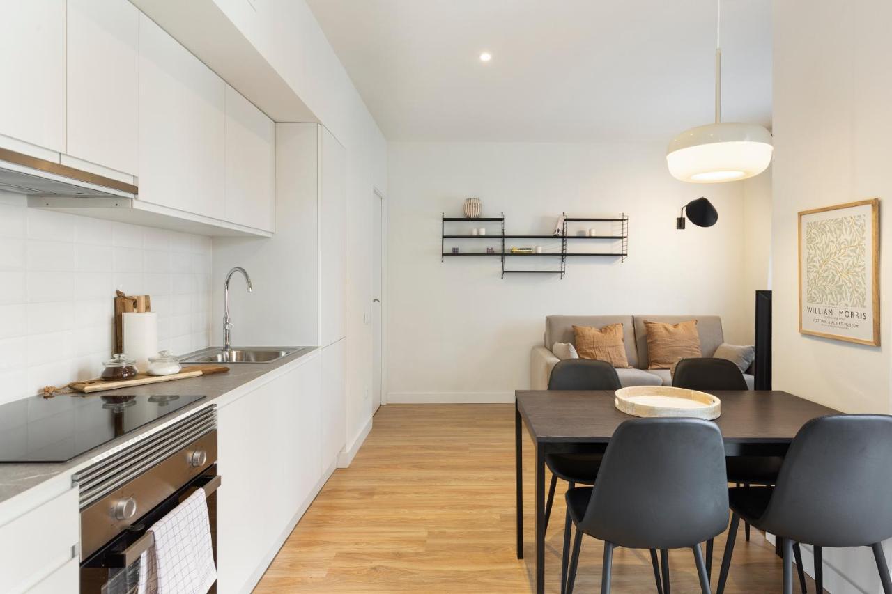 Urban Chill Apartments By Olala Homes โอสปิตาเล็ต เดอ โยเบรกัต ภายนอก รูปภาพ