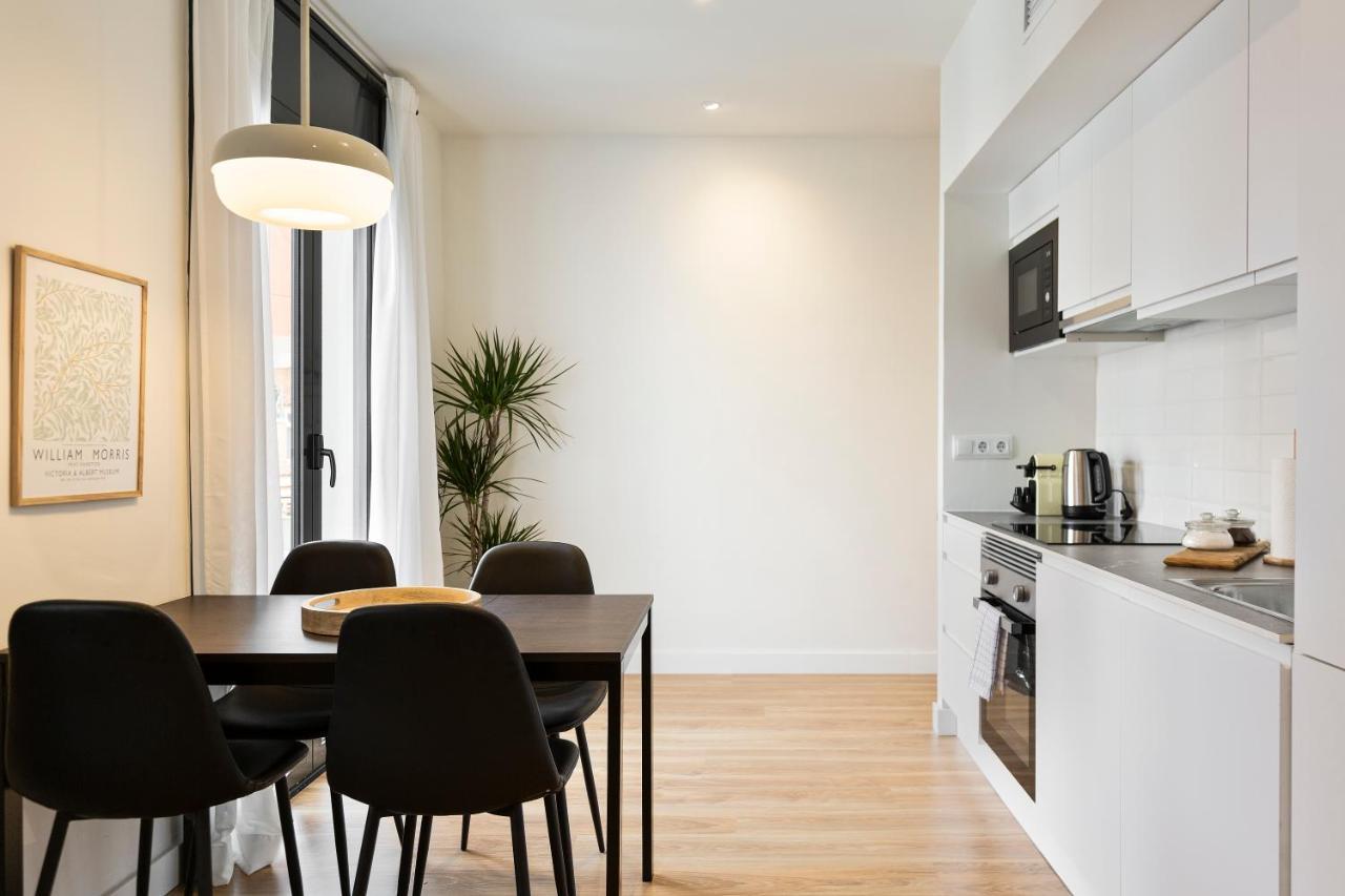 Urban Chill Apartments By Olala Homes โอสปิตาเล็ต เดอ โยเบรกัต ภายนอก รูปภาพ