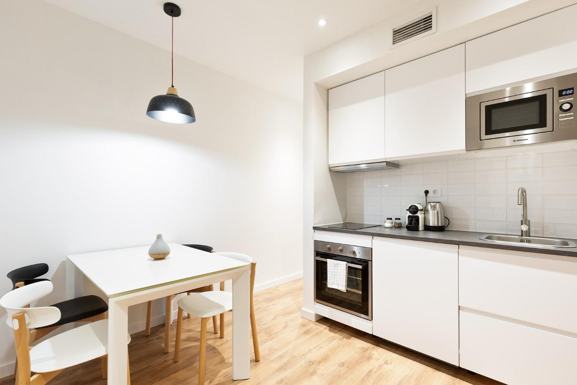 Urban Chill Apartments By Olala Homes โอสปิตาเล็ต เดอ โยเบรกัต ภายนอก รูปภาพ